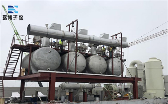 Σ�U�U���R��U�����̎���O���ʹ�É����Ƕ����